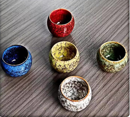 Service à thé traditionnel avec tasses en céramique