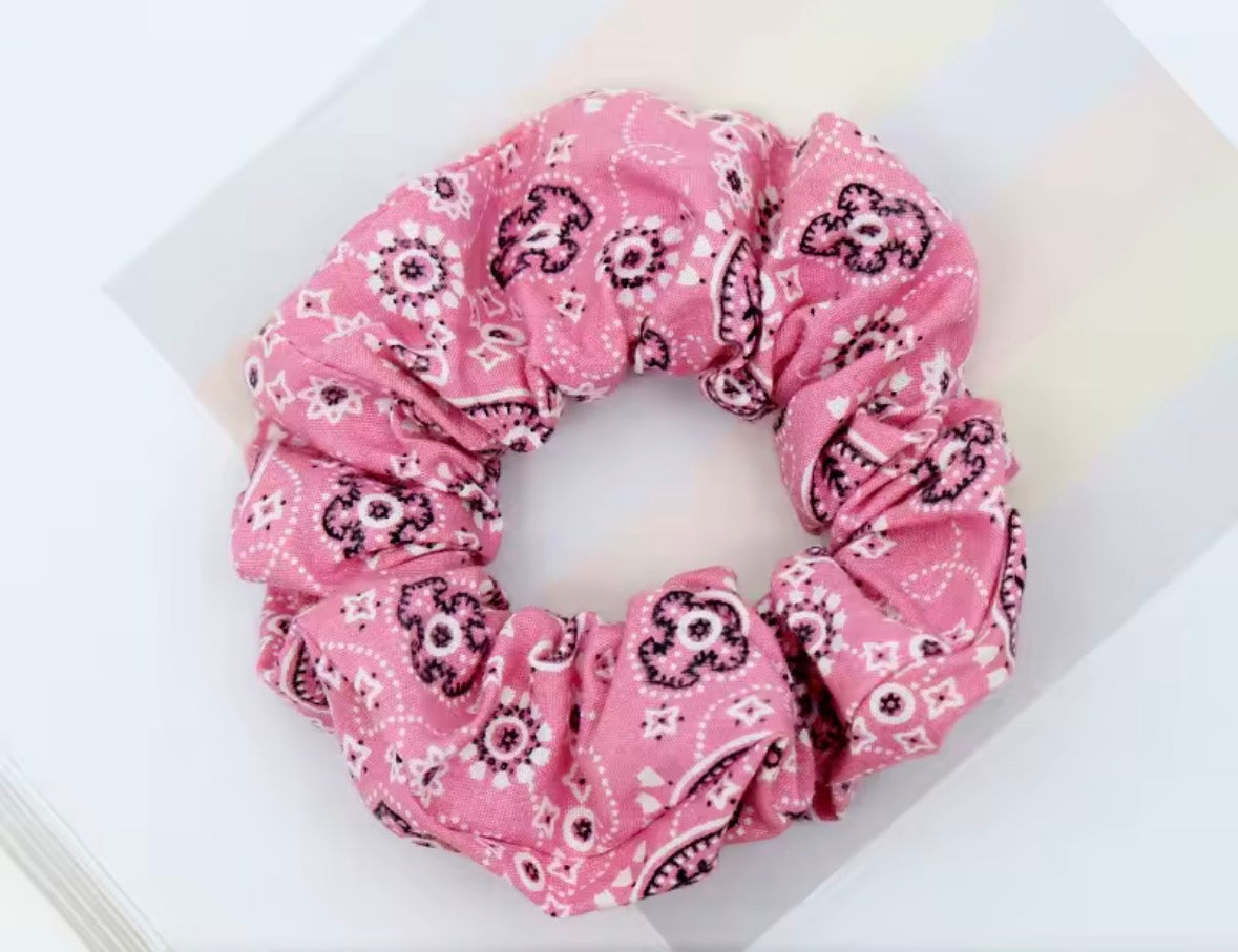 chouchou cheveux design bandana accessoire mode chic