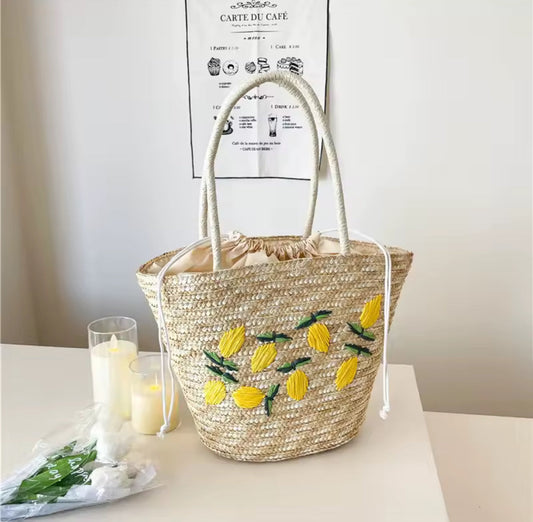 Panier en paille tressée avec broderie citron – sac cabas été tendance pour femme