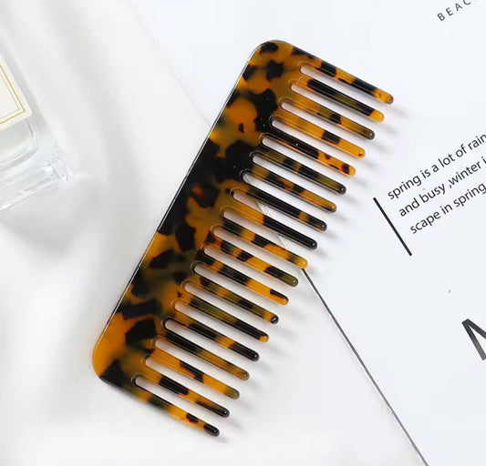 Peigne léopard à larges dents pour cheveux bouclés, épais ou lisses – accessoire tendance femme 2025 en acrylique élégant