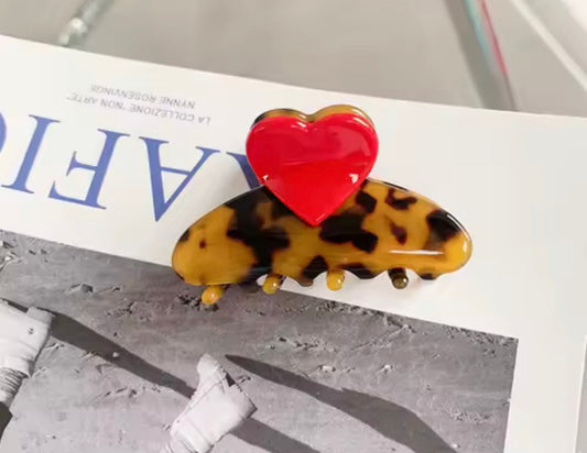 Pince à cheveux léopard cœur en acétate, accessoire coiffure féminin chic et tendance