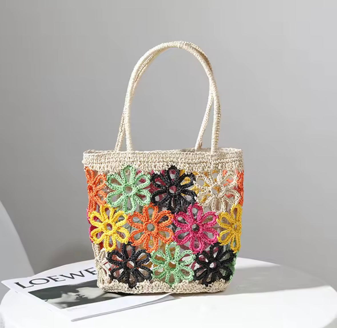 Sac cabas fleuri multicolore en paille, cabas estival tendance pour look bohème
