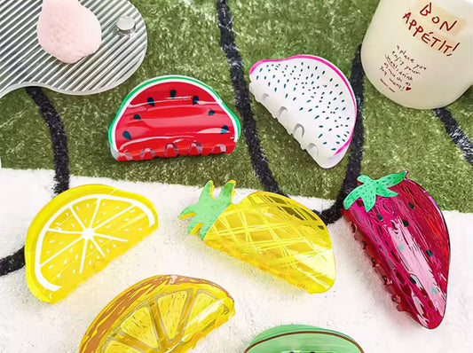 Pinces à cheveux fruitées en résine colorée représentant des fruits tropicaux – accessoires tendance pour coiffure été