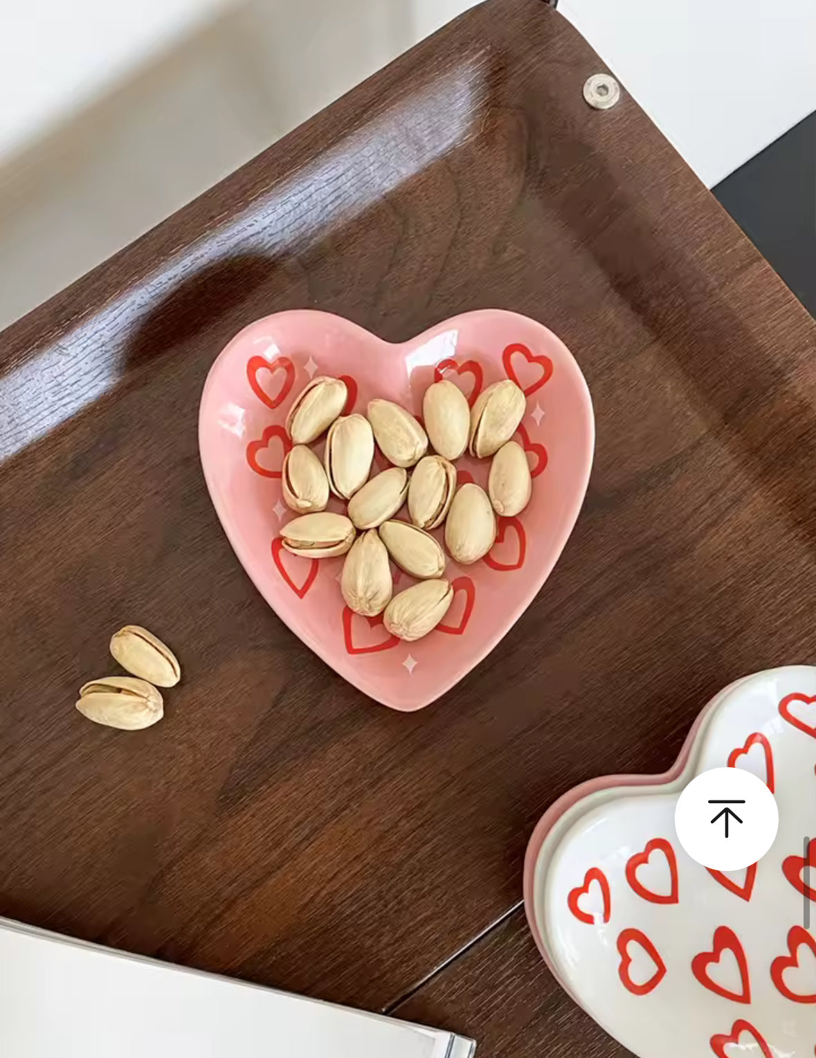 Deux assiettes en céramique cœur pour décoration de table et idée cadeau romantique