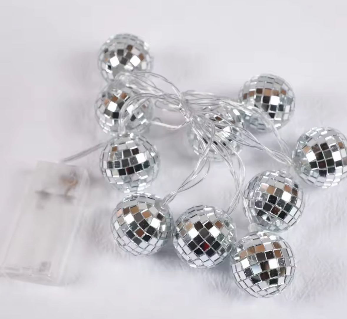 Guirlande LED boules miroir argentées pour décoration intérieure