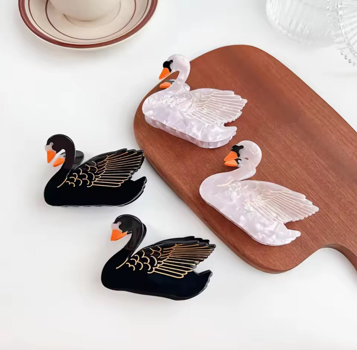 Pince à cheveux cygne noir et blanc – duo d’accessoires féminins originaux