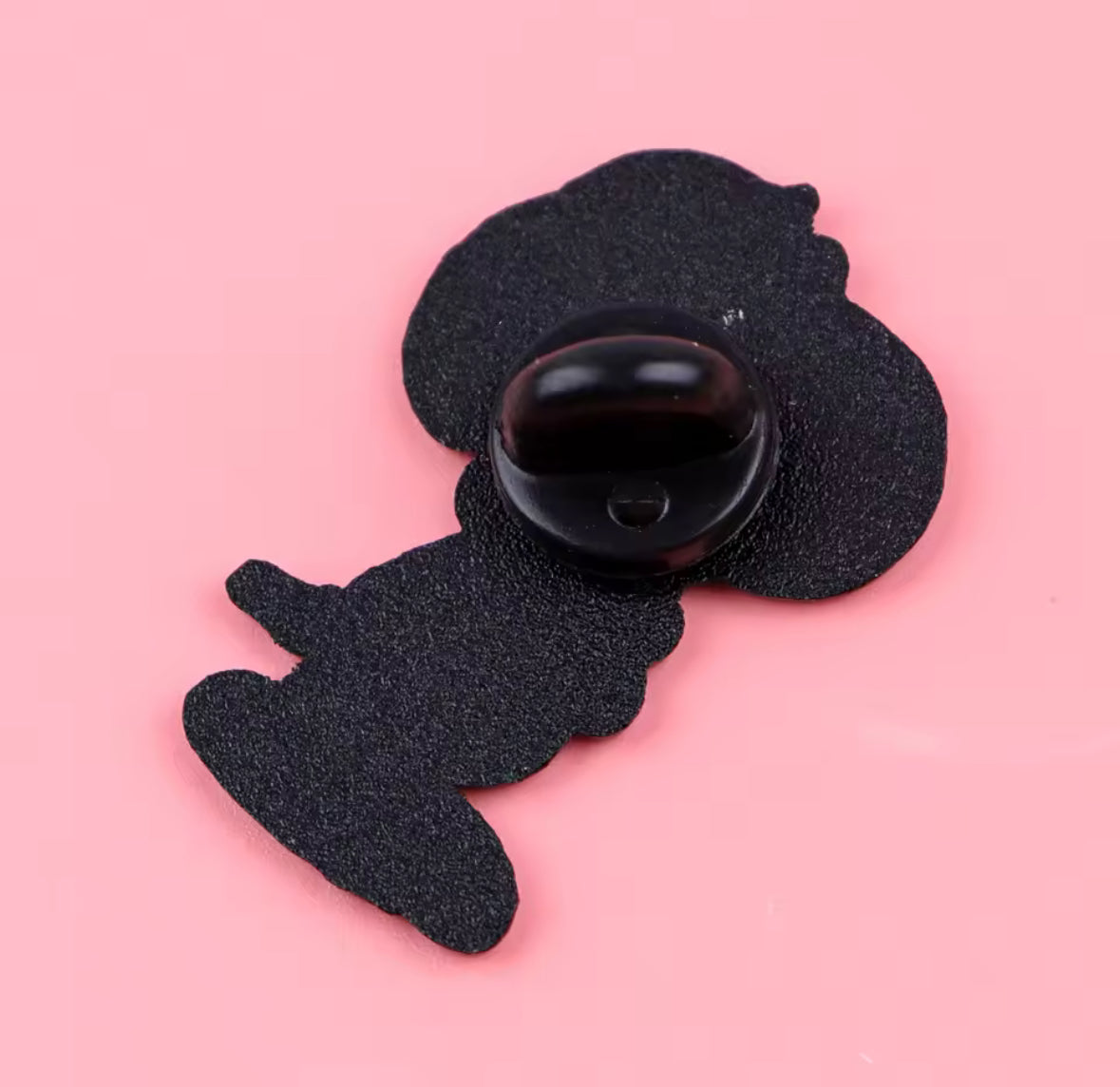 Broche Snoopy et Woodstock en émail doux, pin’s léger 3,2 cm pour veste ou sac, accessoire mode rétro inspiré du dessin animé Peanuts.