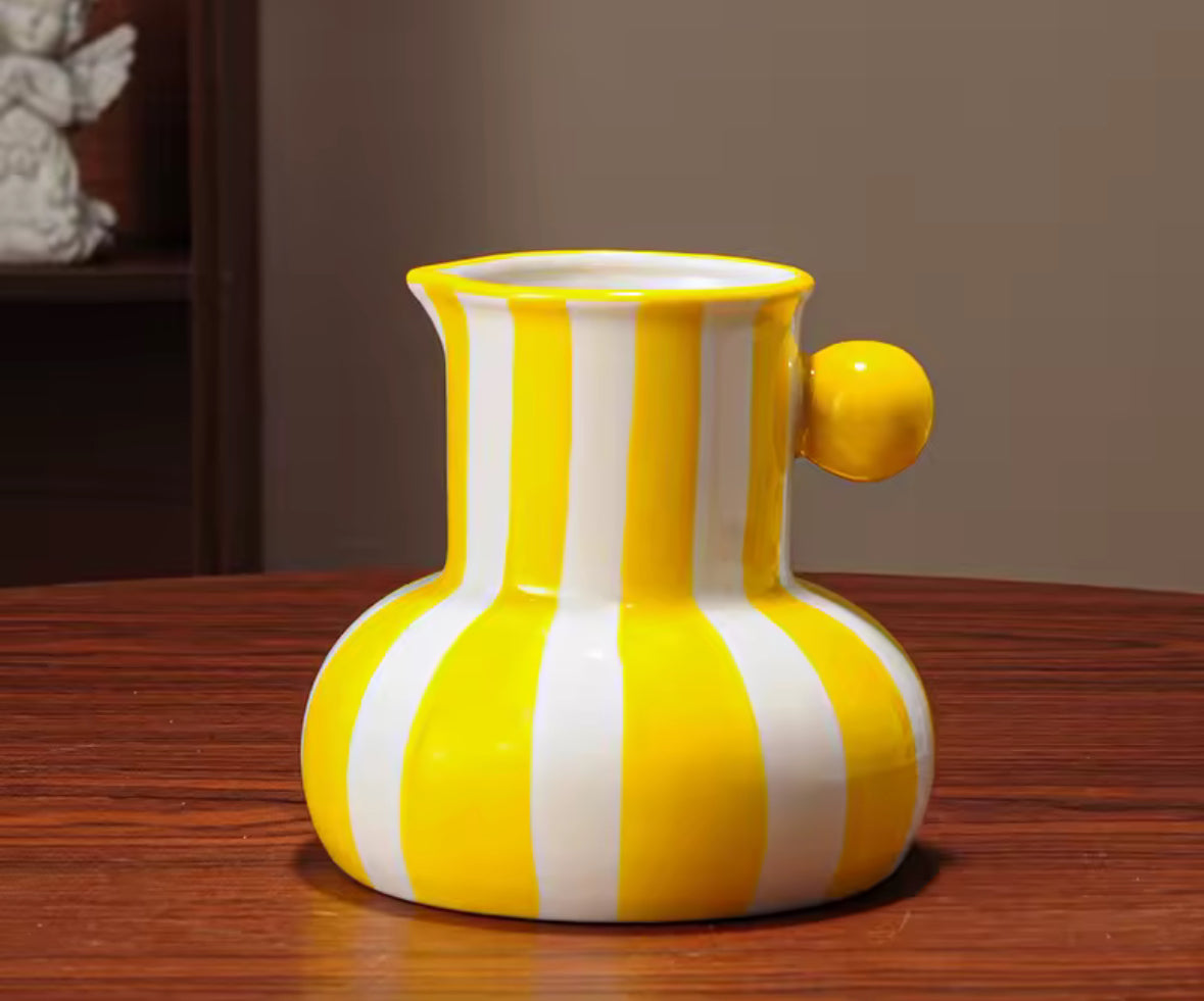 Vase rayé jaune en céramique – vase original pour fleurs séchées ou fraîches