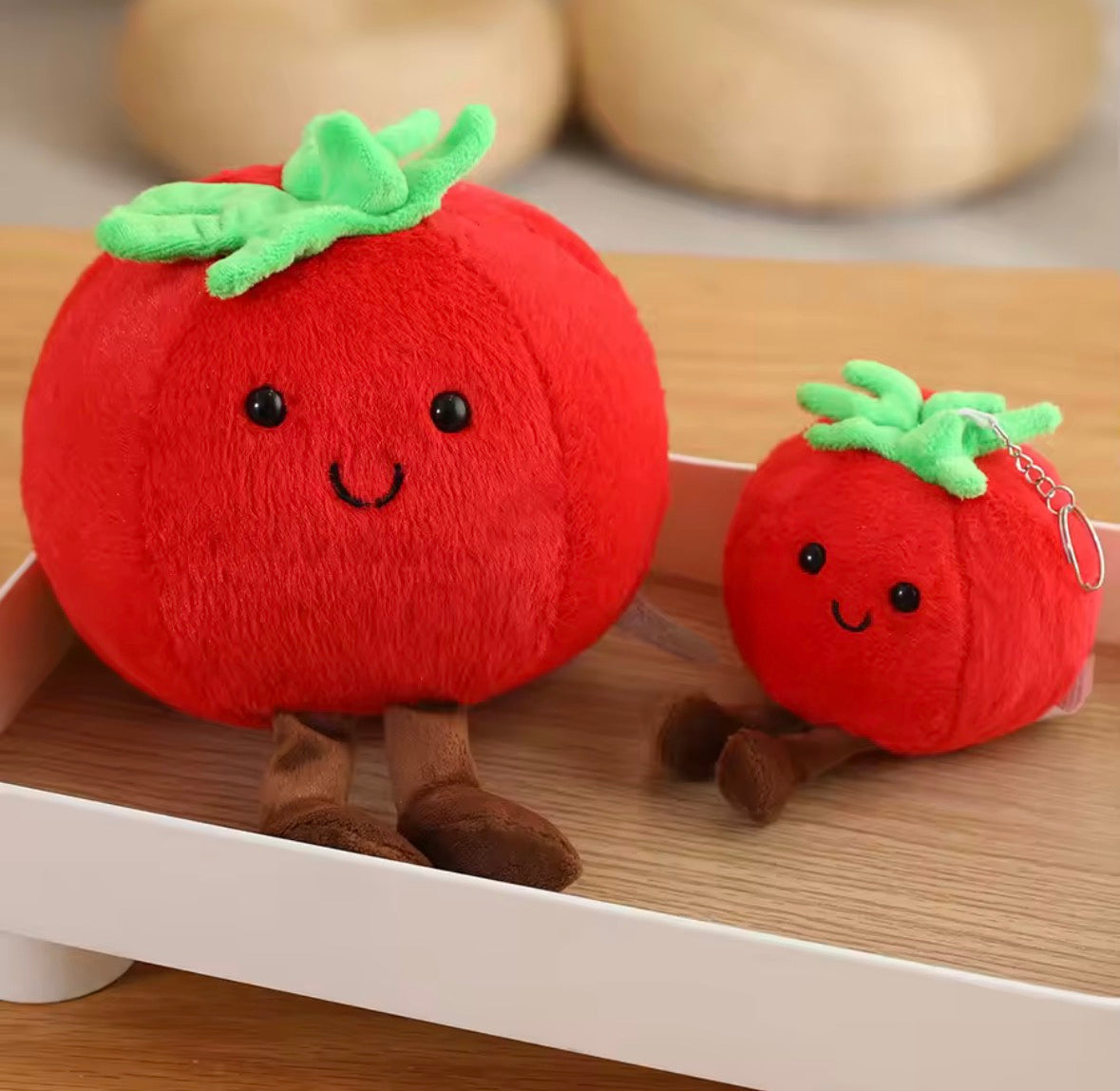 Peluche tomate originale douce pour idée cadeau et déco intérieure