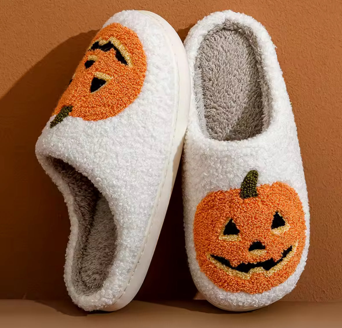 Chaussons d’intérieur citrouille moelleux automne hiver