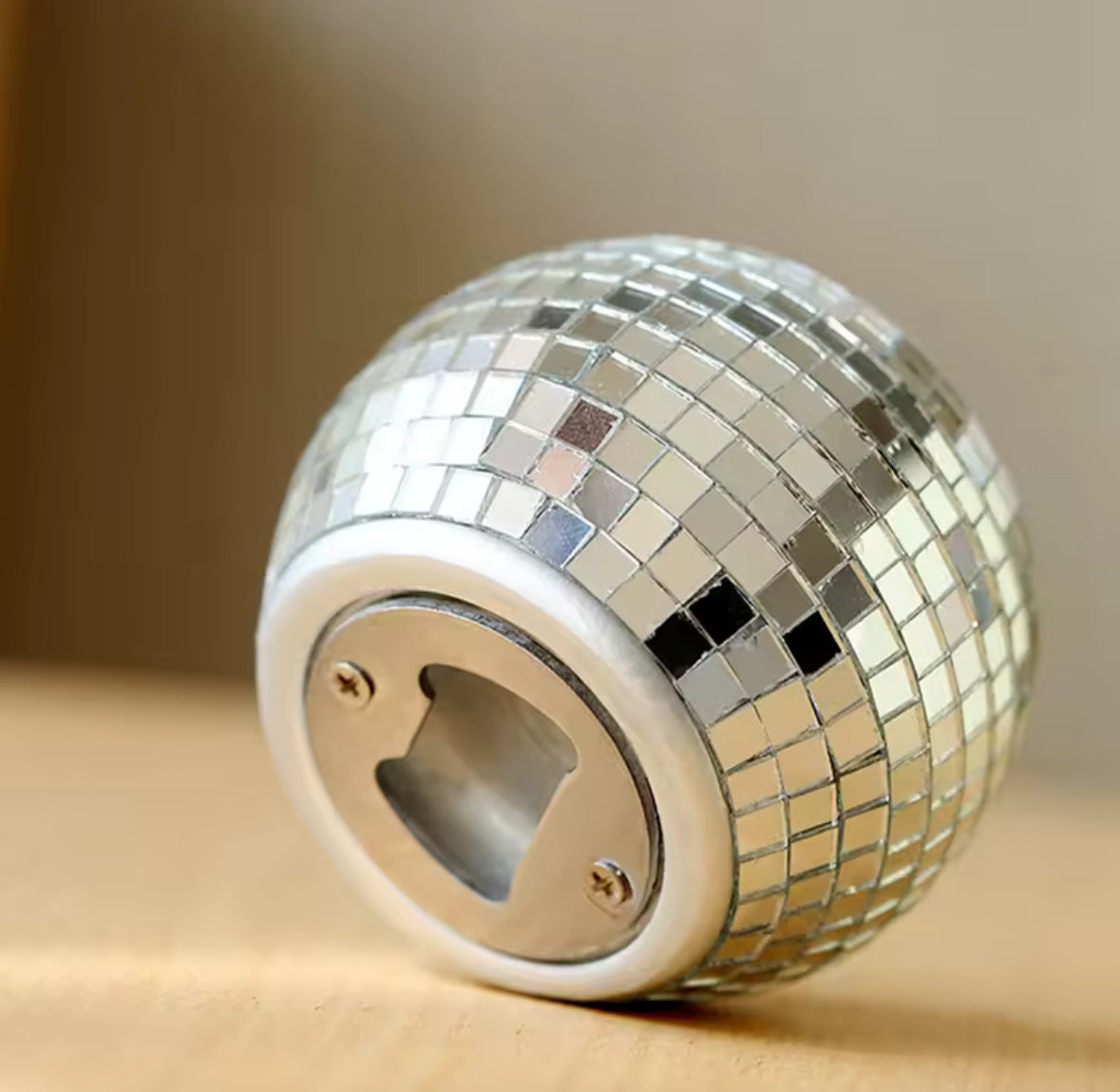 Accessoire apéro tendance – Décapsuleur Disco Maison Pamplune style boule à facettes rétro chic