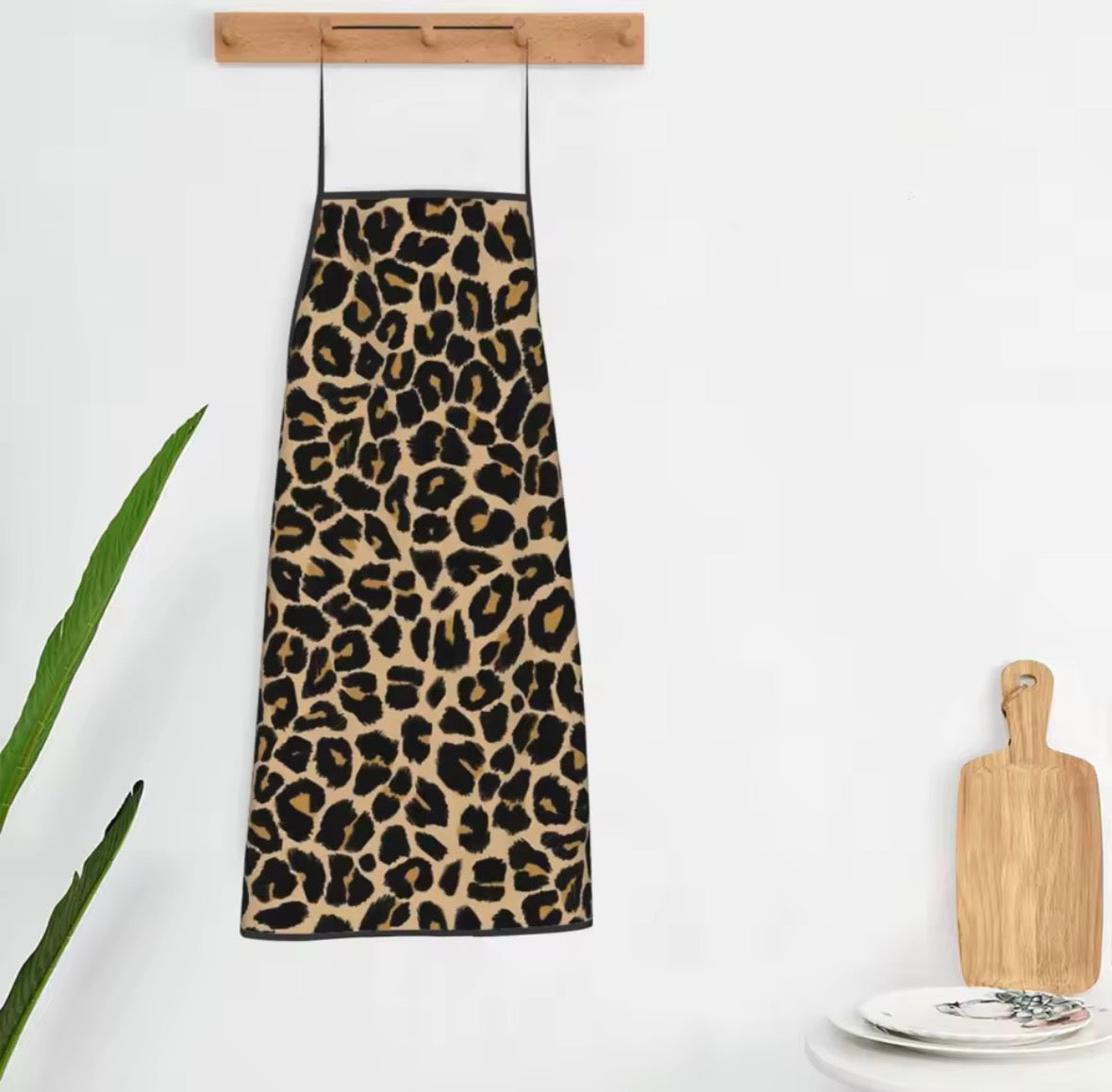 Tablier léopard porté, modèle unisexe ajustable pour cuisine et barbecue