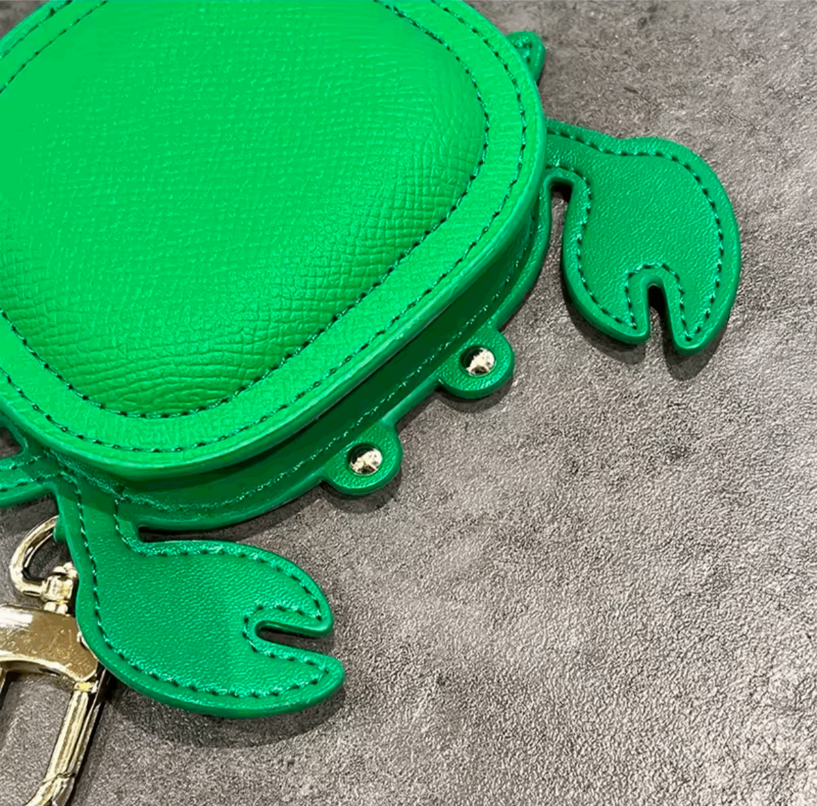 Mini Sac Pendentif Crabe – Accessoire Mode Original et Tendance 2025