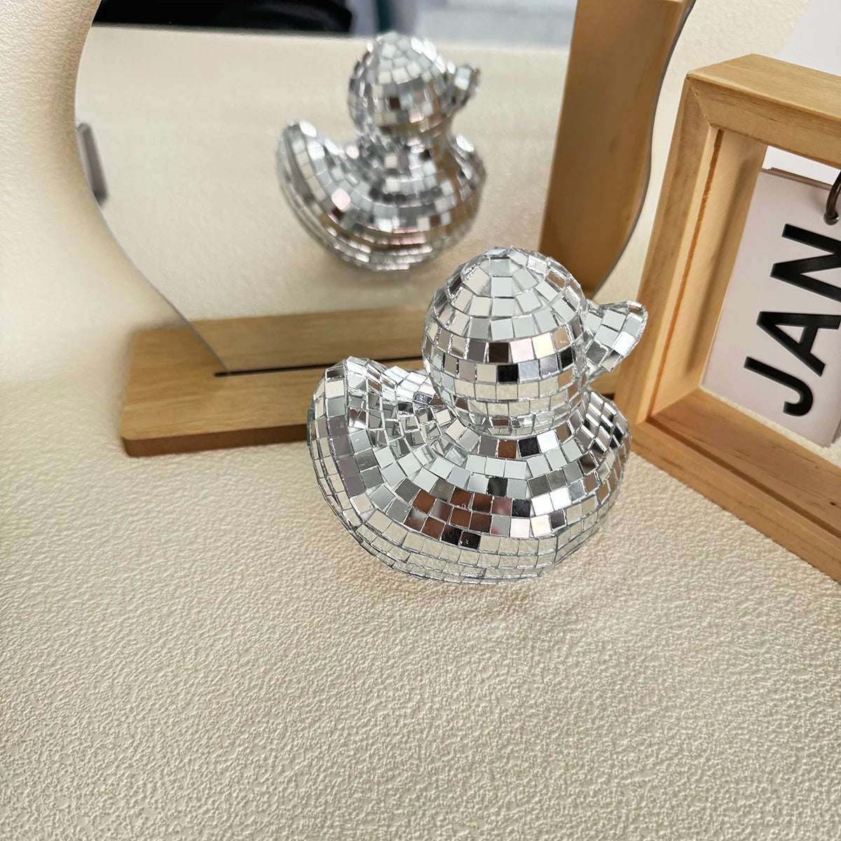 Canard Disco design avec surface miroir, accessoire fun pour une ambiance festive