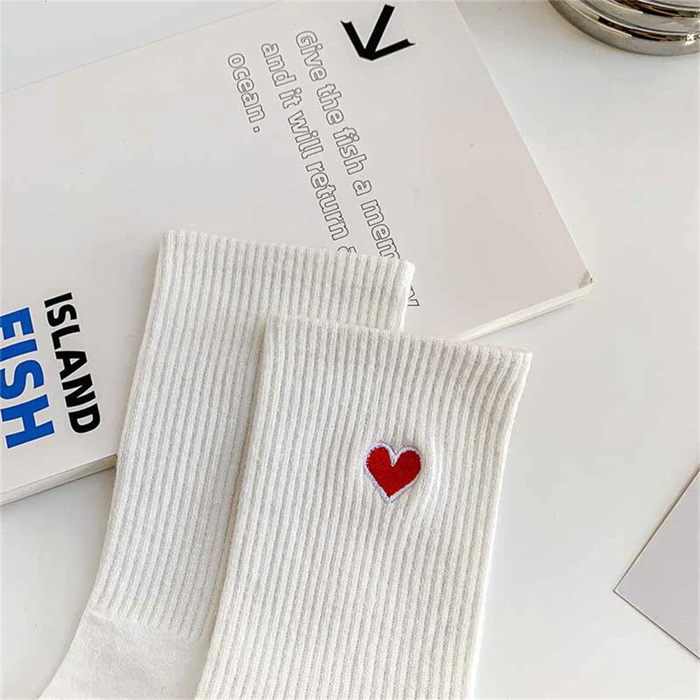Lot chaussettes coton doux blanc et noir motif cœur, look élégant et cosy
