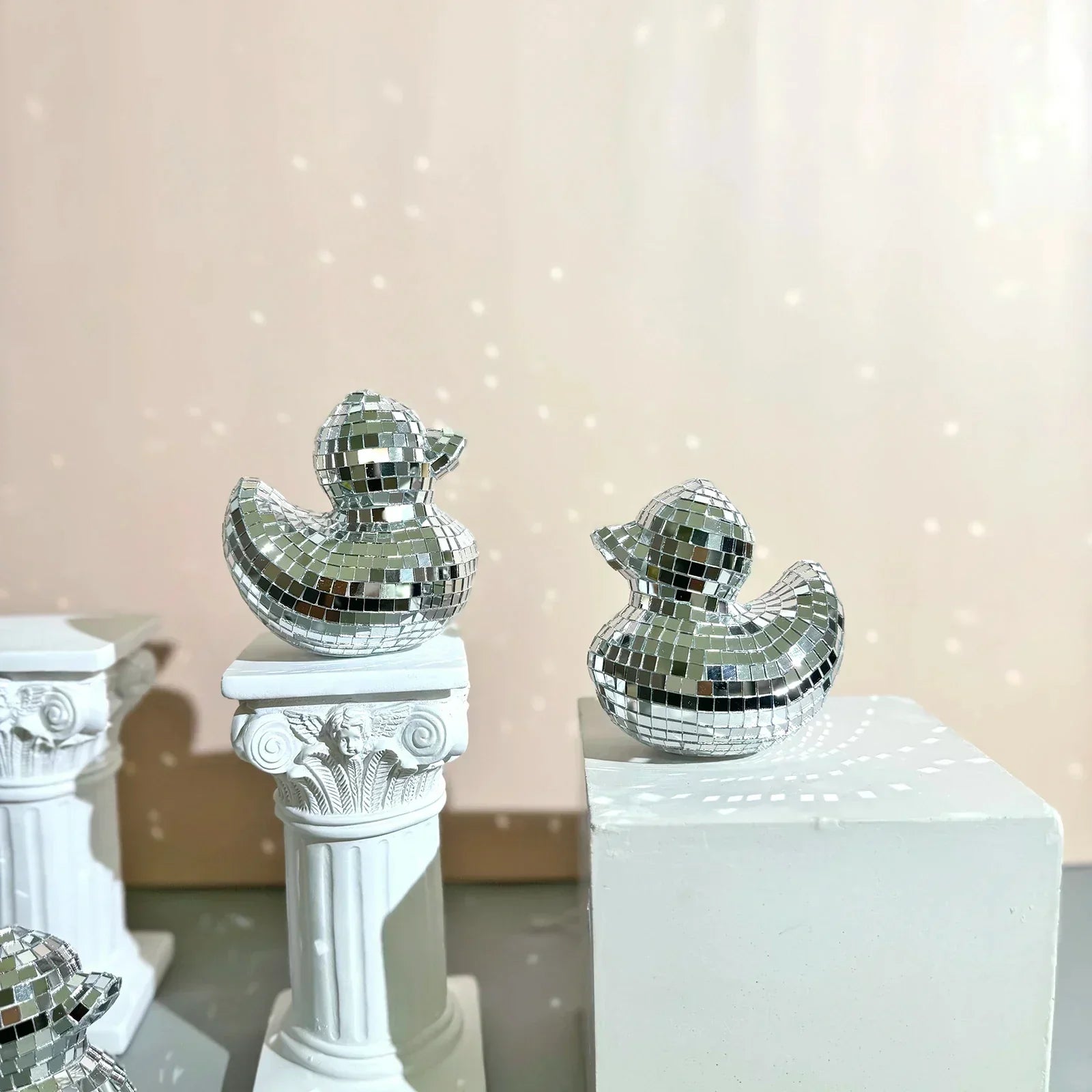 Figurine Canard Disco réfléchissante, élément déco original pour intérieur moderne