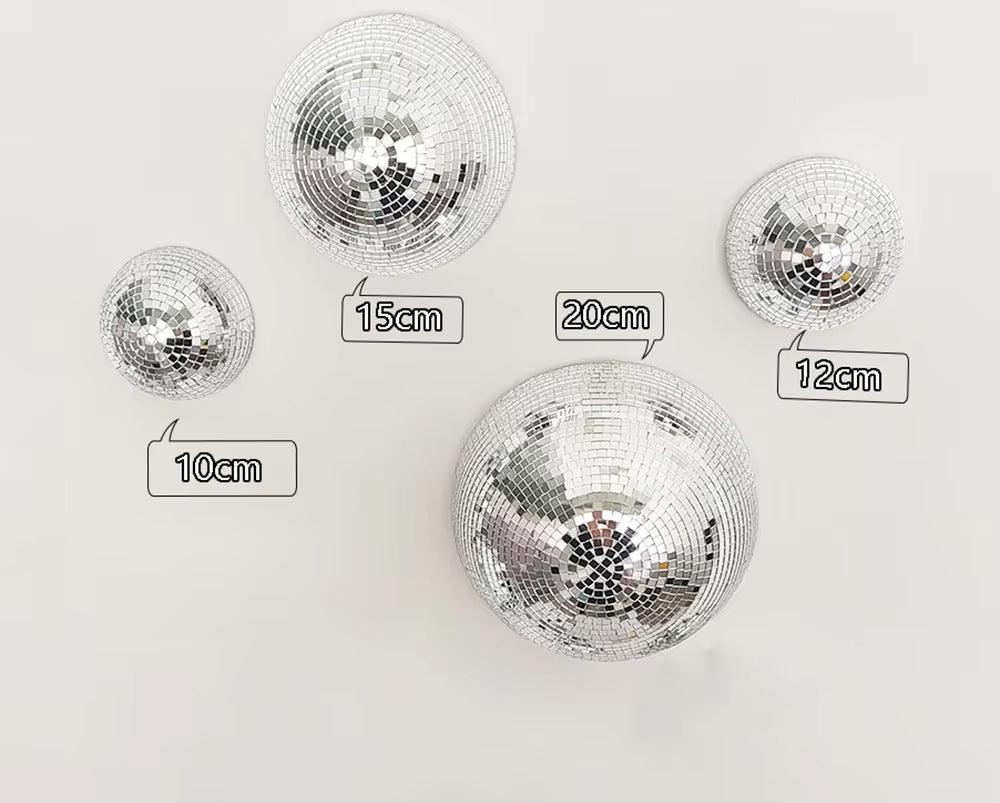 Mur de boules disco – Créez un espace scintillant avec ces boules à facettes murales